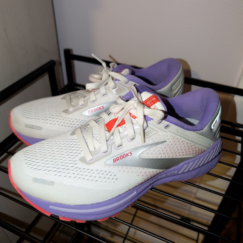 Brooks Women's Athletic Shoes - White and Purple